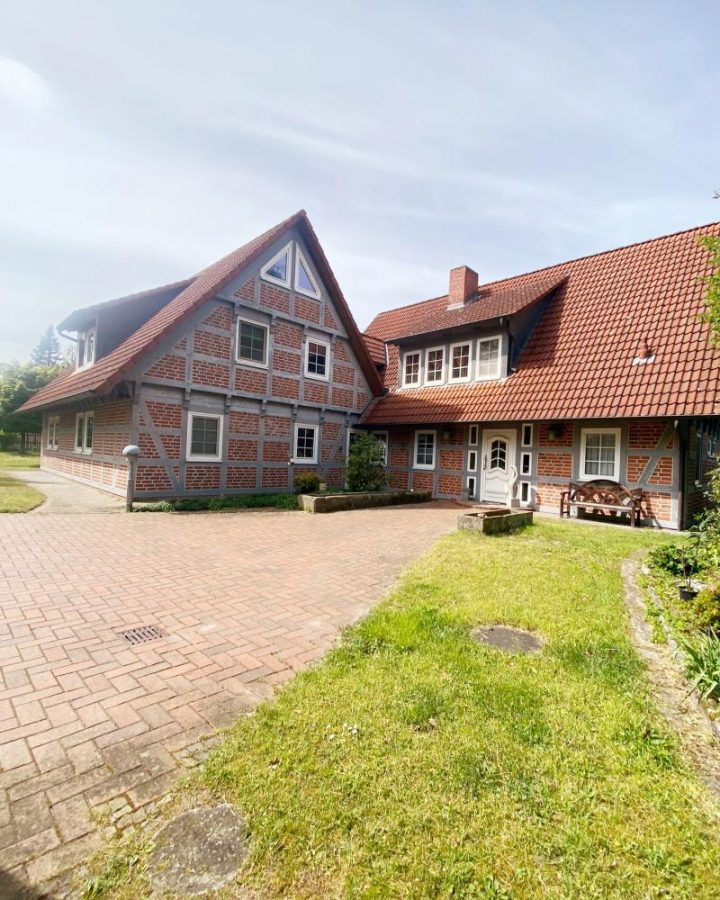 Herrliches Fachwerkhaus in Gifhorn mit Viel Grün, 38518 Gifhorn, Haus